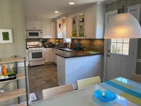 Beautiful Home 2 Blocks from Beach - Image 3