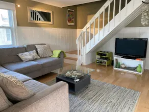 Beautiful Home 2 Blocks from Beach - Image 2