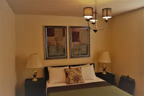 Riverside Gateway Retreat Bright 3BR Free Parking - Image 4