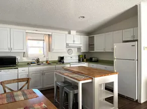 Augie's Waterfront Getaway - Image 2