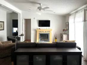 Augie's Waterfront Getaway - Image 4