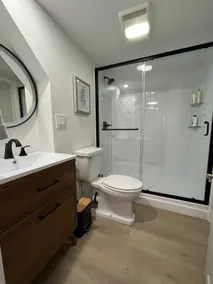 Renovated 2 Bedroom Apartment in Heart of Village - Image 4