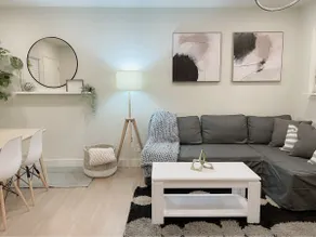 Mid-Century 1-BR Oasis Near Stanford with King Bed - Image 2