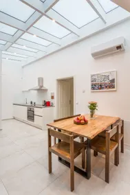 Central TU Wien & Naschmarkt – 3BR, 2 Baths - Image 5