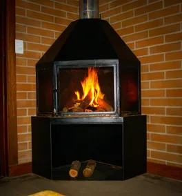 Chalet with Balcony, Hydro, Fireplace, Easy Access - Image 3