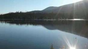 Quiet lakefront oasis - Image 2