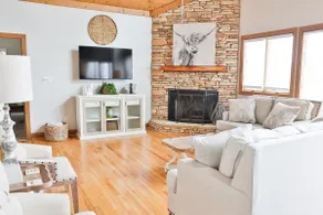 Stunning 5BR Logan Martin Lake House w/Gameroom - Image 5