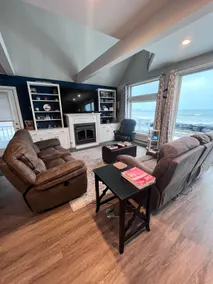 Paradise on Lake Ont. 3 BDR Home - Image 2