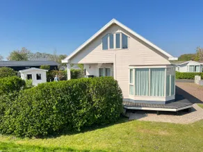 Cottage right on the lake - Image 2