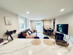 Green Lake Private Suite w/ Parking & No Stairs - Image 3