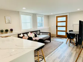 Green Lake Private Suite w/ Parking & No Stairs - Image 4