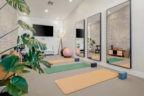 Breezy Zen Escape: Yoga Room, Resort Pool, XL Spa - Image 2