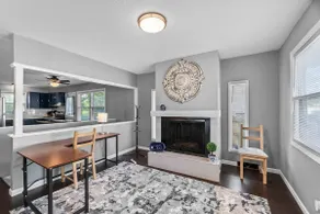 3 Bed Home - Deck & Fenced-In Back Yard - Sleeps 8 - Image 5