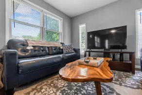 3 Bed Home - Deck & Fenced-In Back Yard - Sleeps 8 - Image 3