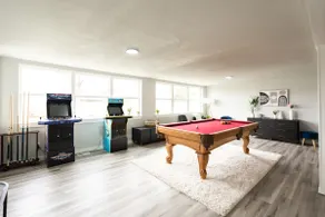 6 min to Airport | HOT TUB | POOL TABLE | Arcade - Image 2