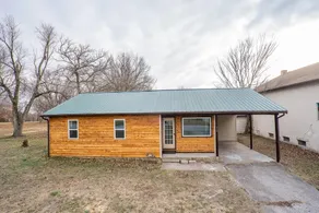 Stockton Lakes’ Rustic Retreat - Cozy & Close - Image 2