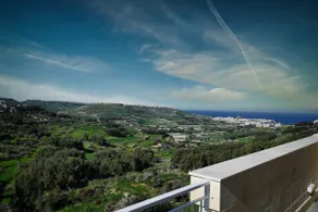 Cliff Edge Apartment in Xaghra - Image 2