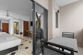 Triple suite with balcony - Image 2