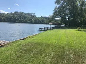 Beautiful Lakefront Hideaway. - Image 3