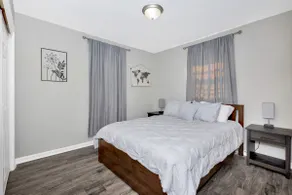 Charming 3 Bedroom in Convenient Location - Image 5