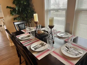 A Cozy, Homely, Fun Retreat minutes from downtown - Image 5