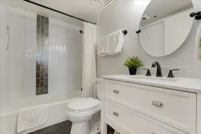 Modern Elegance w/Balcony & Resort Pool Pass! - Image 4
