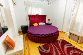 Modern Luxe Oak Orchid 3BR Apt W-Free WiFi &Parking - Image 5