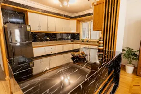 Modern Luxe Oak Orchid 3BR Apt W-Free WiFi &Parking - Image 2