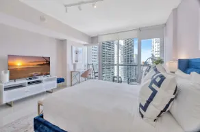 ICON Coral Condo | Free Pool Spa HotTub - Image 3