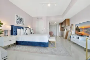ICON Coral Condo | Free Pool Spa HotTub - Image 4