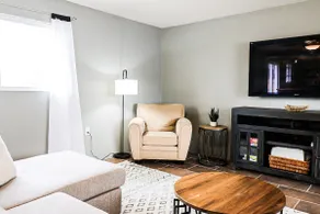 Dog friendly Home near parks and Dry Canyon - Image 5