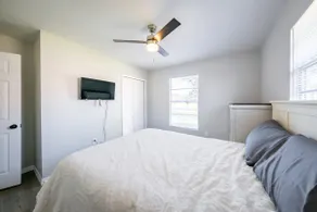 Beautiful Farmhouse Retreat - Fenced/Beaches/USSSA - Image 3