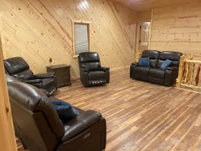 hangar cabin at breezy point airport - Image 5