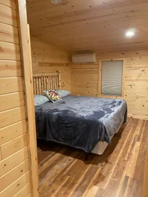 hangar cabin at breezy point airport - Image 2
