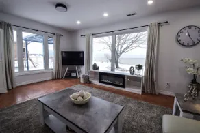 Cozy escape Charming Getaway with Lake View - Image 4
