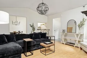 Relaxing, Neutral Comfort Near Everything! - Image 2