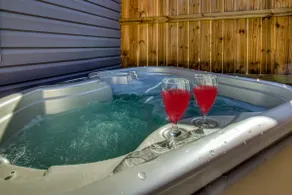 Jaxon's Mountain River Retreat w/Hot Tub, Arcade, 2 King Beds, Leather Recliners - Image 4