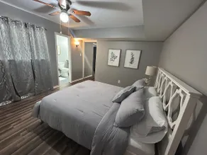 Charming Newly remodeled 3/2 - Image 2
