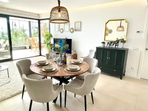 Luxury 3 Bedroom Apartment 300m from the Beach - Image 5