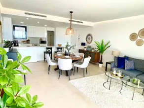 Luxury 3 Bedroom Apartment 300m from the Beach - Image 4
