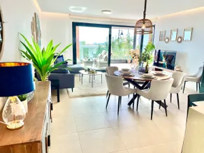 Luxury 3 Bedroom Apartment 300m from the Beach - Image 3