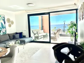 Luxury 3 Bedroom Apartment 300m from the Beach - Image 2