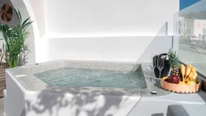 Alma's home with private jacuzzi - Image 2