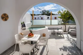 Alma's home with private jacuzzi - Image 3