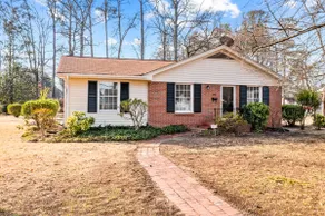 Charming Durham Retreat - Image 2