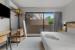 KS suite with balcony - Image 5