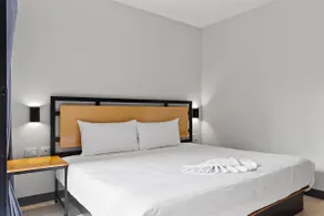 KS suite with balcony - Image 4