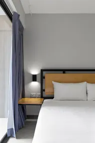 KS suite with balcony - Image 2