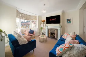 Cotswolds 3BD 1 5 Bath Garden City Centre - Image 2
