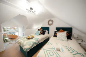Cotswolds / 3BD / 1.5 Bath / Garden / City Centre - Image 5